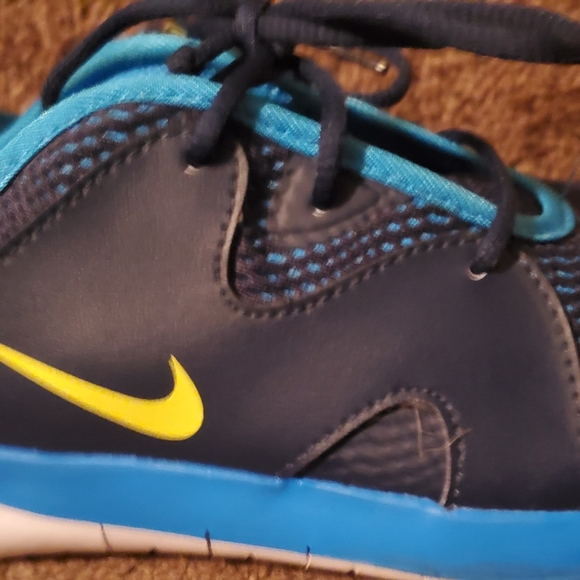 Nike - Picture 3 of 6